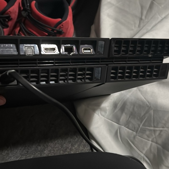 Ps4 console - Picture 2 of 4